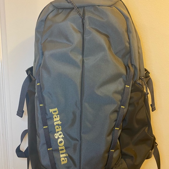 Patagonia Handbags - NWOT Patagonia 28L Refugio Backpack